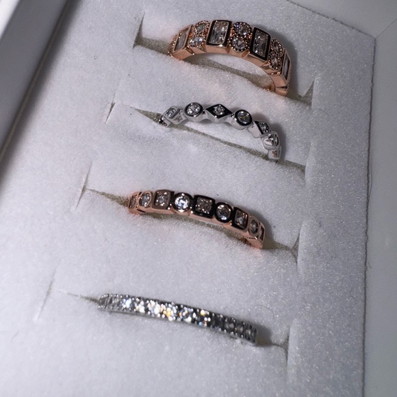 Luxe Bands Rings - Picture 1 of 4